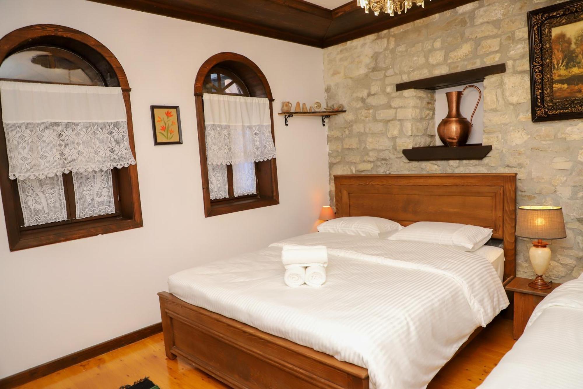 Vila Art Berat Castle Екстер'єр фото