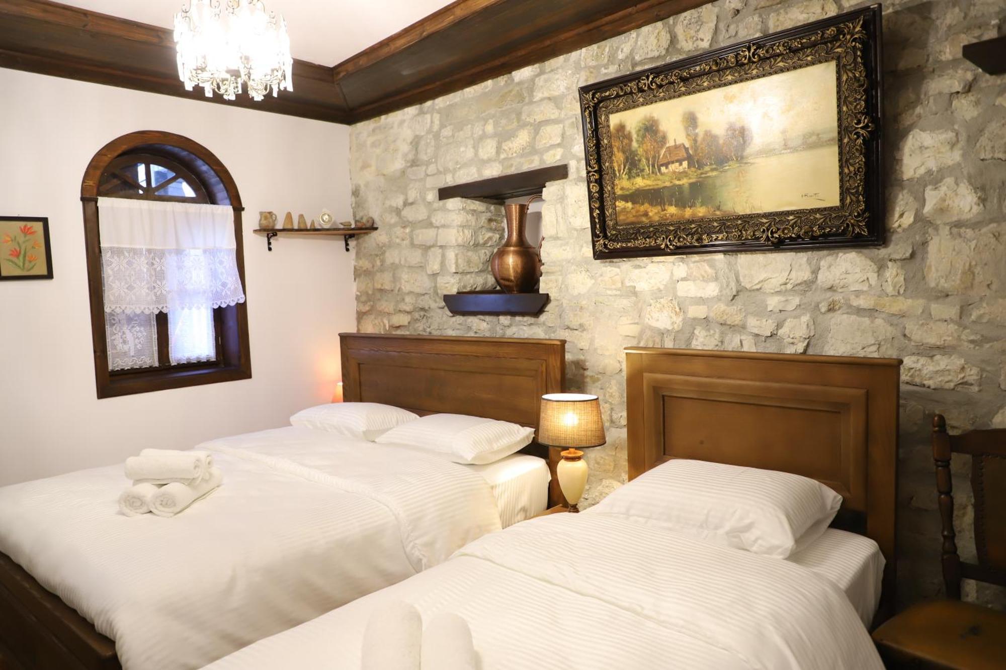 Vila Art Berat Castle Екстер'єр фото
