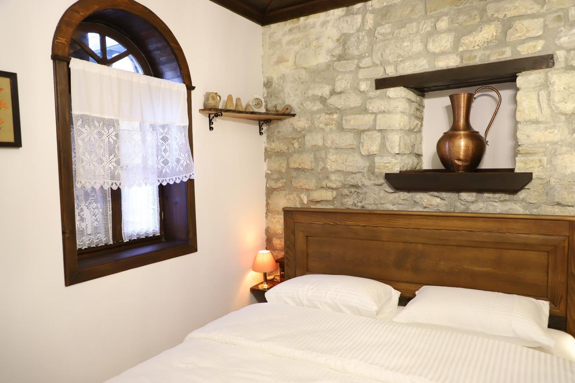 Vila Art Berat Castle Екстер'єр фото