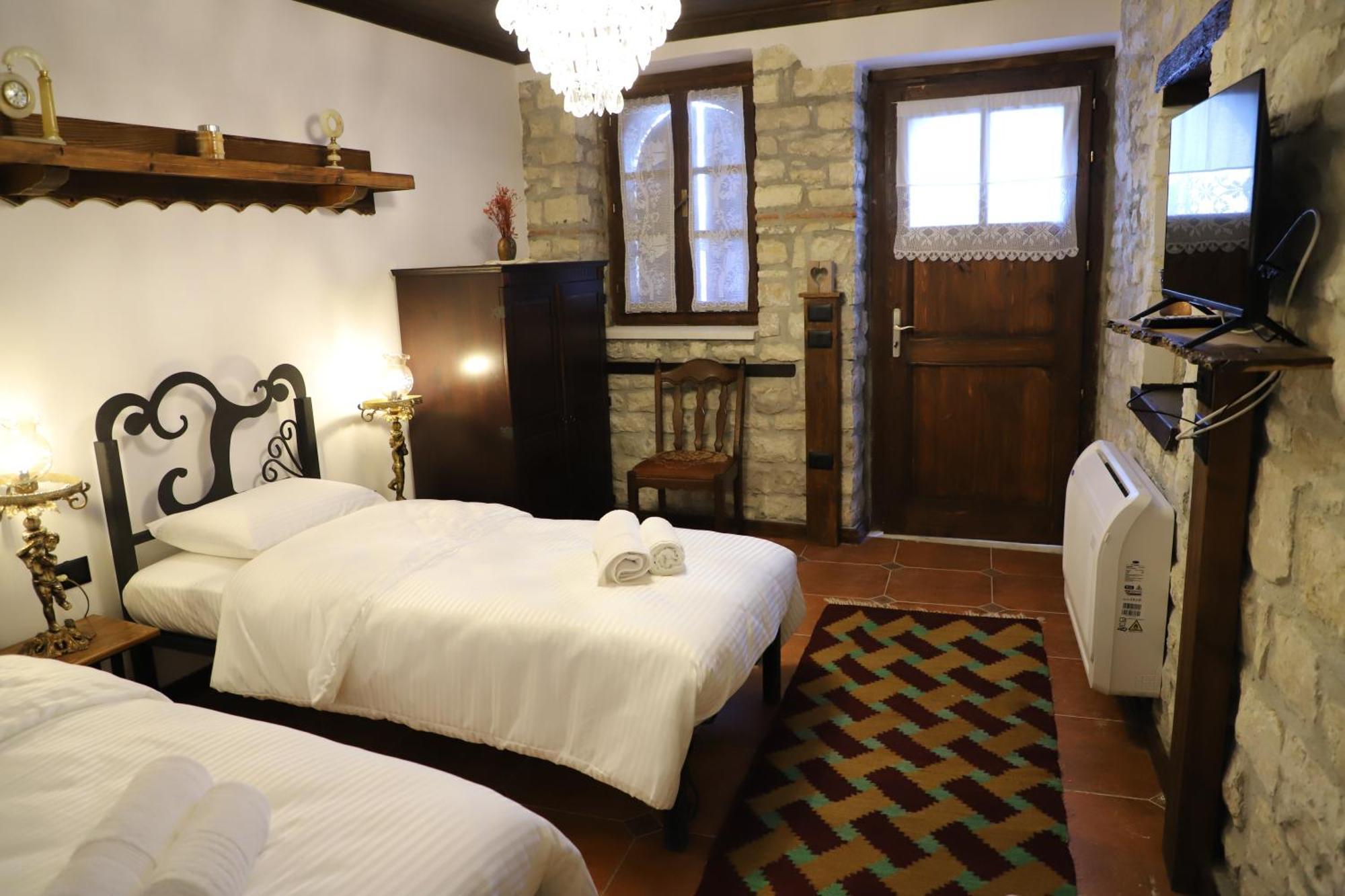 Vila Art Berat Castle Екстер'єр фото